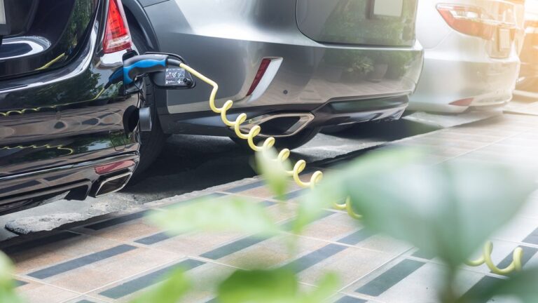 "Advantages of Electric Cars: Reduced Pollution and Environmental Benefits"